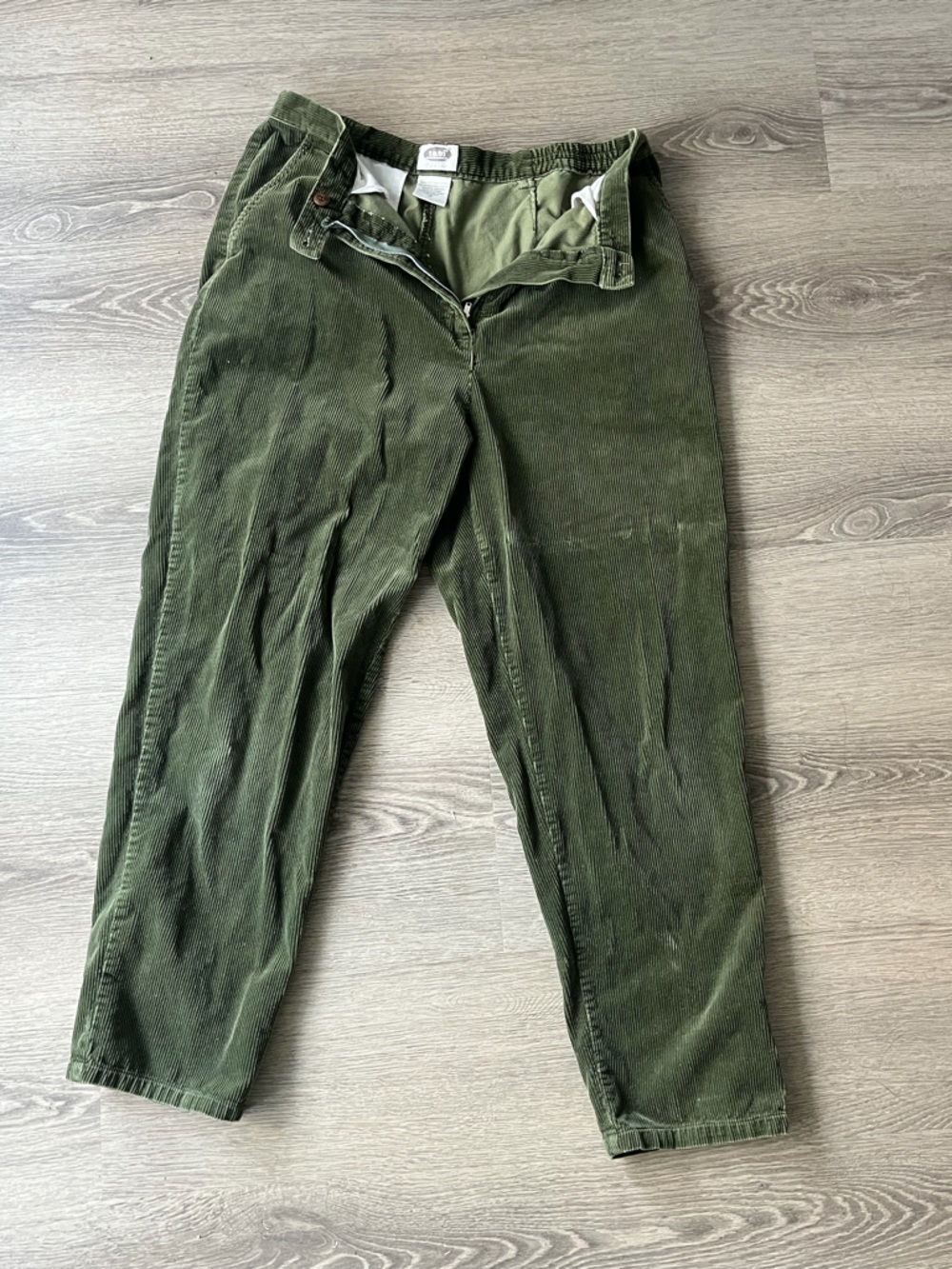 Women’s Straight Leg Corduroy Pants in Olive Green